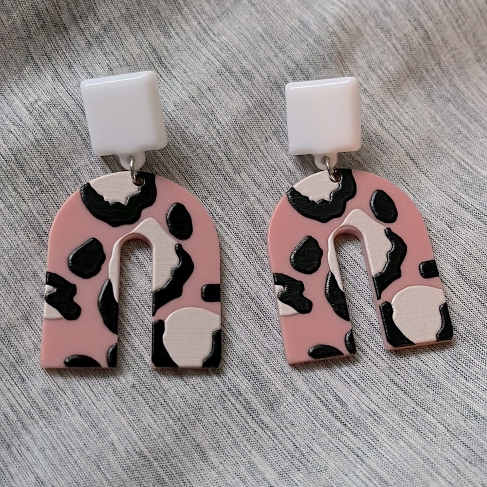 NEVER WORN Pink Cheetah Earrings